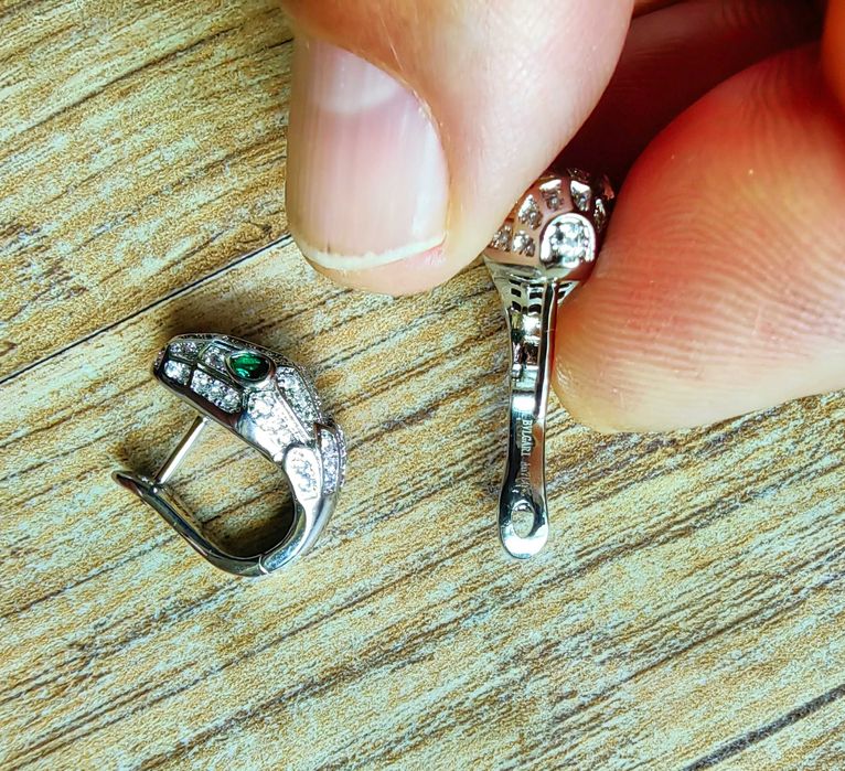 Обеци със змийски глави - Serpenti Earrings на Bvlgari инкрустирани с циркониеви камъни