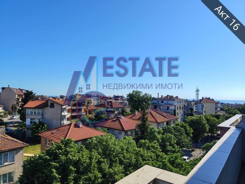 Готов за живеене! Просторен тристаен апартамент в центъра на