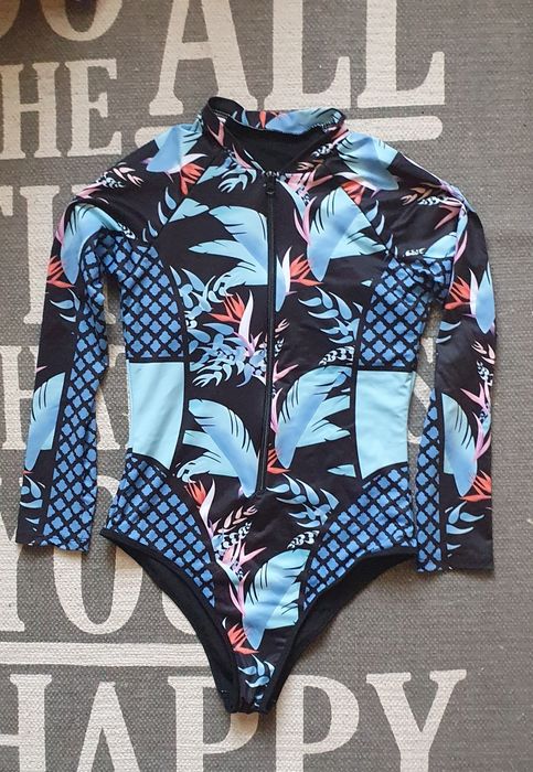 Costum de baie întreg