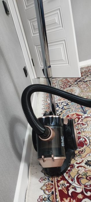 Мощный вакуумный пылесос RAF