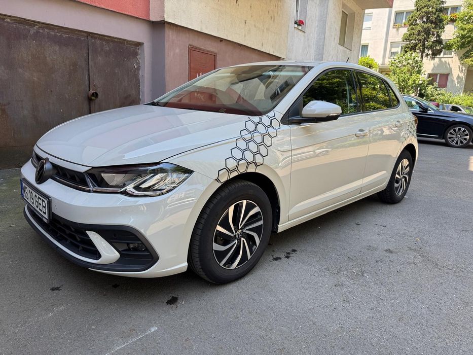 VOLKSWAGEN Polo