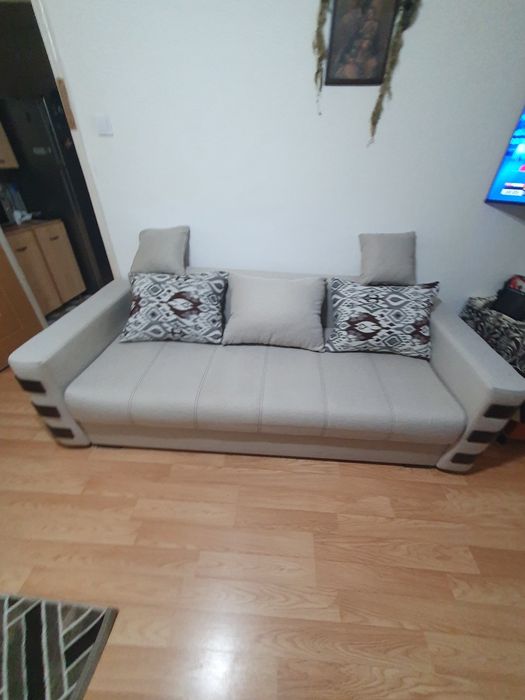 Canapea extensibila 3locuri 750lei lei