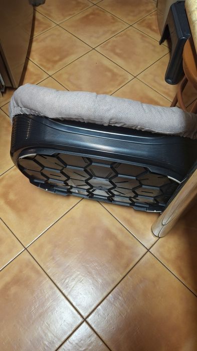 Pat/Coș Ferplast Siesta Deluxe pentru câini– aproape nou