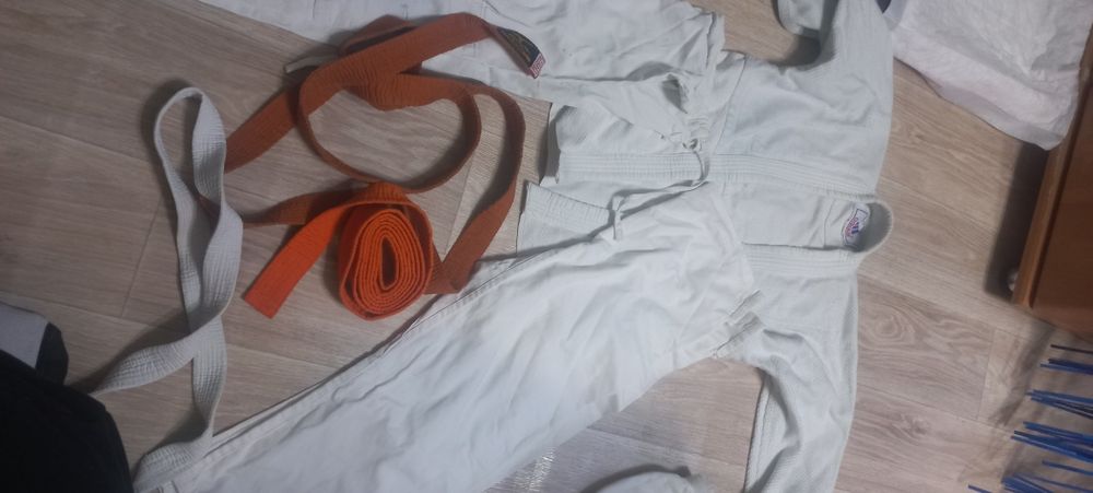 Разгрузка вещей.