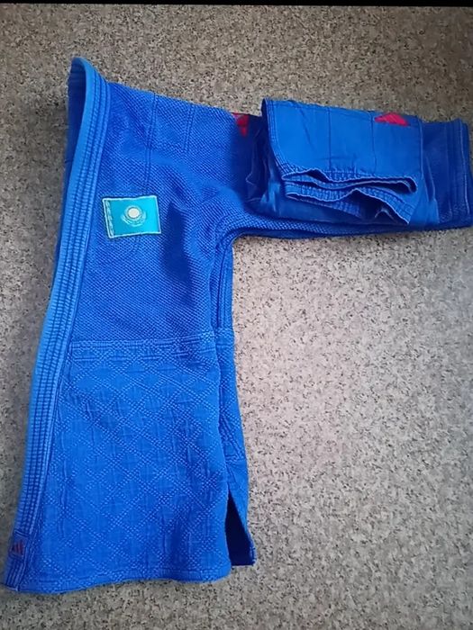 Продам кимоно срочно