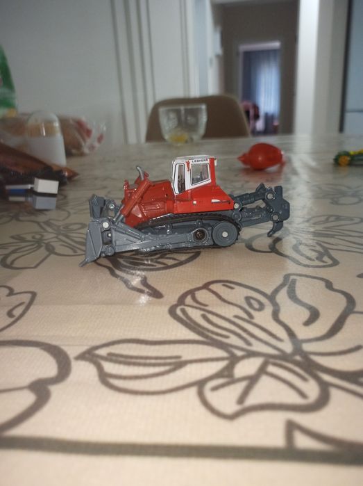 Бульдозер игрушка