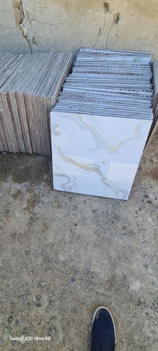 B/U Kafel 0.60×0.60 sotiladi juda zur holatda