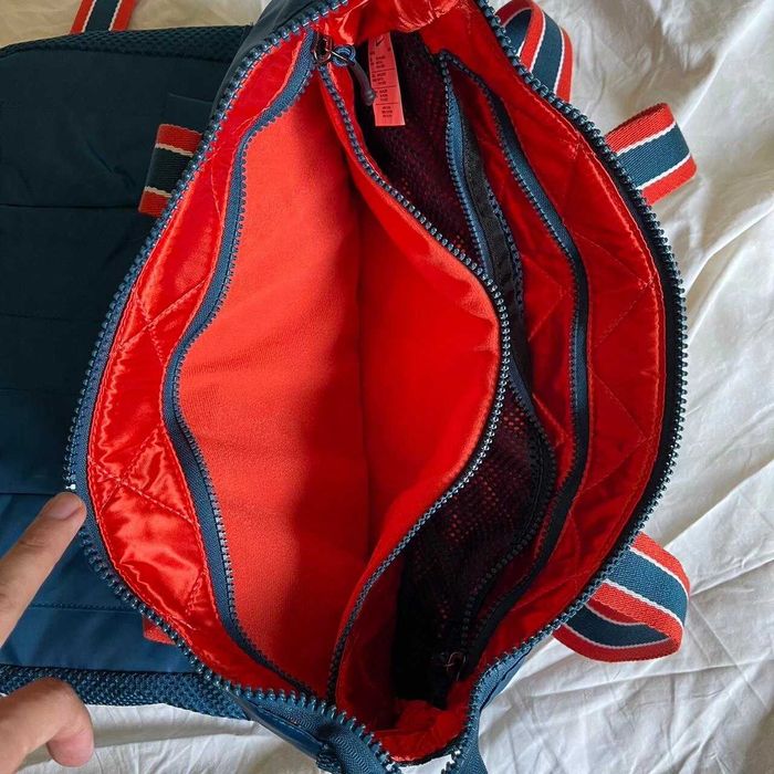 Nike Air Max Satin Zippered Tote / чанта за лаптоп