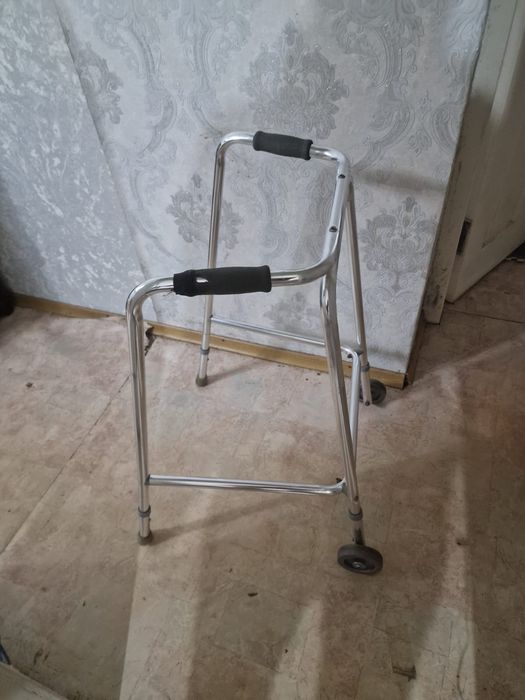 Ходунки  для ходьбы