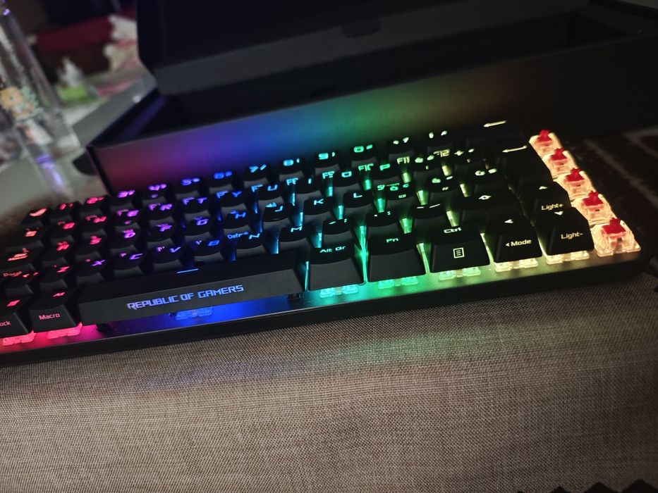 Геймърска клавиатура ASUS ROG Falchion (65%, Wireless, Cherry MX)