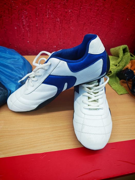 Adidași noi bărbații