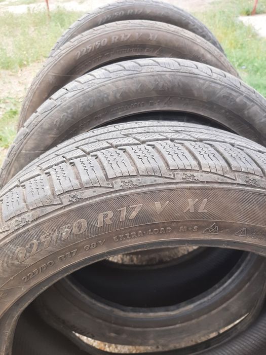 Продам шины 225/50/17