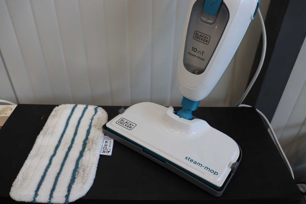 Парочистачка Black Decker  1300W Бяла, лек дефект на дръжката