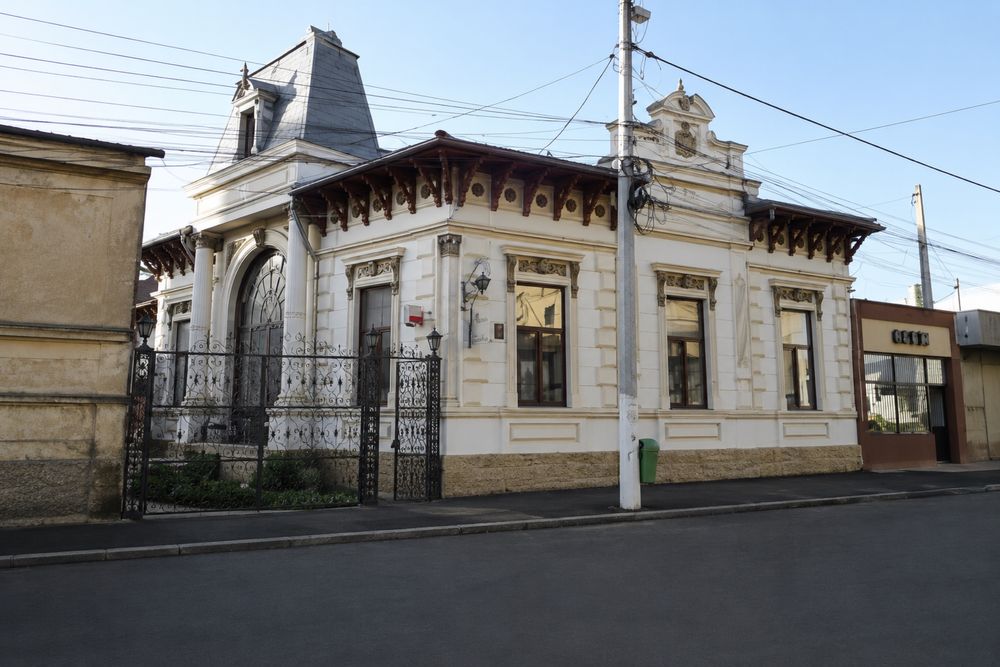 Casă deosebită în Călărași | 288 mp + 600 mp teren |  Casa Heliade Călărași