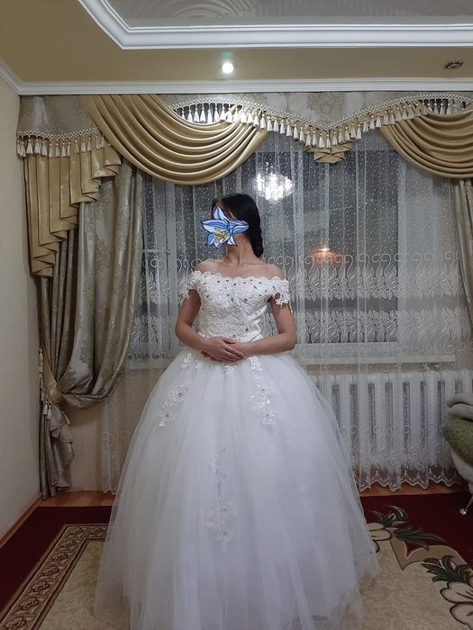 Продаеться все платья оптовой цене