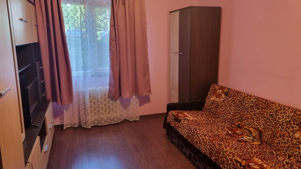 Persoana fizica vând apartament cu 3 camere in Mănăștur
