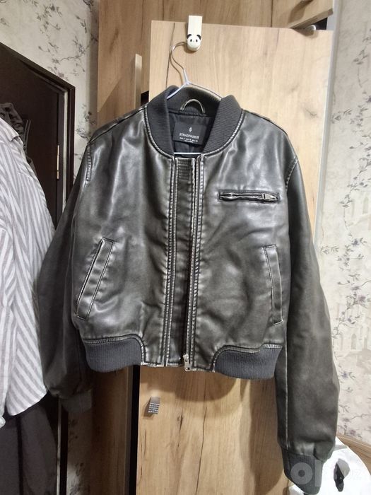 Женская кожаная куртка: Zara и Stradivarius