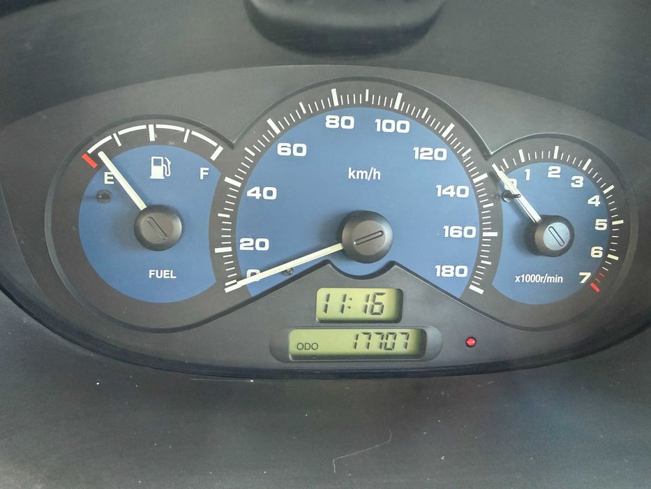 Vând Chevrolet Spark LS, an fabricație 2008, motor pe benzină de 796 cm³, cu doar 17.000 km reali!  Mașina este foarte bine întreținută, îngrijită.