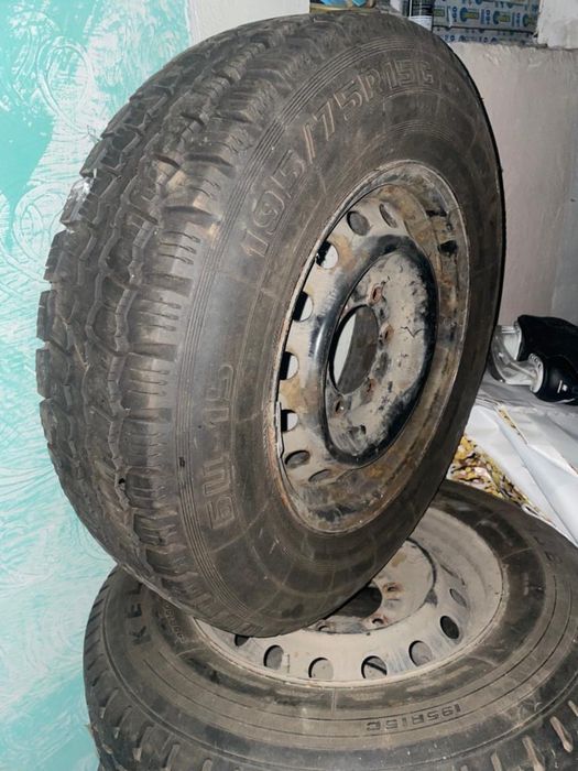 Продам резина на хайс