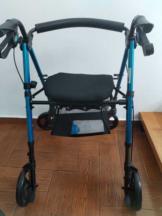 Cadru de mers cu roti/rolator