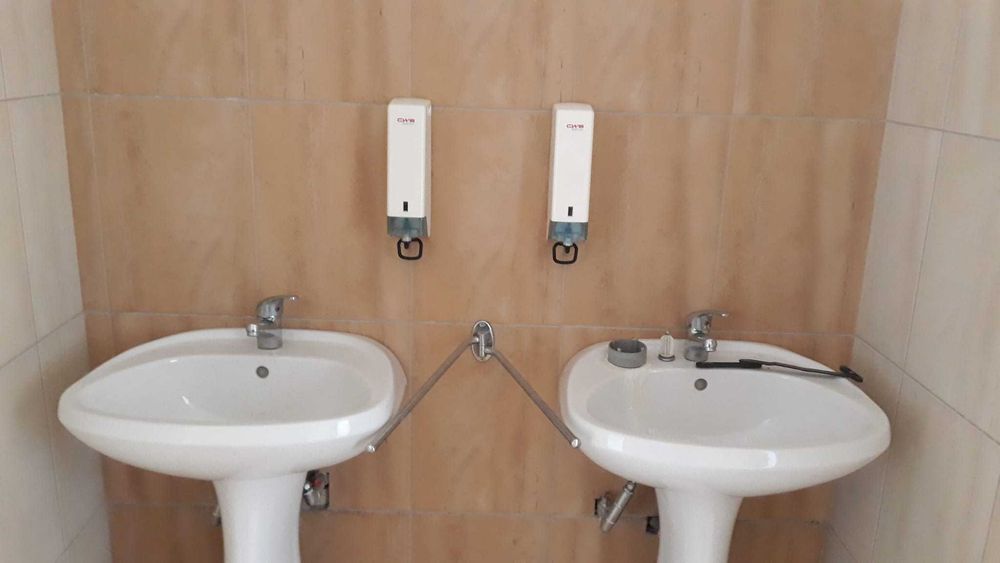 Inchirere cladire 165m2, P+E, 8 locuri parcare