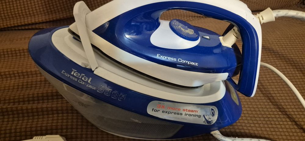 Statie de calcat TEFAL Express Compact SV7112E0, 2600W - Defecta / Cititi descrierea
