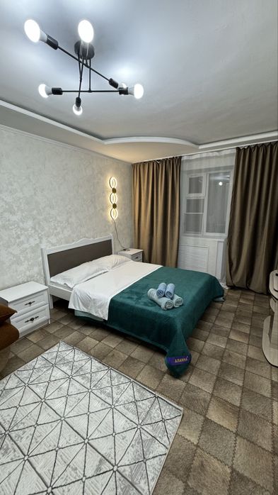 По часам в центре 2000