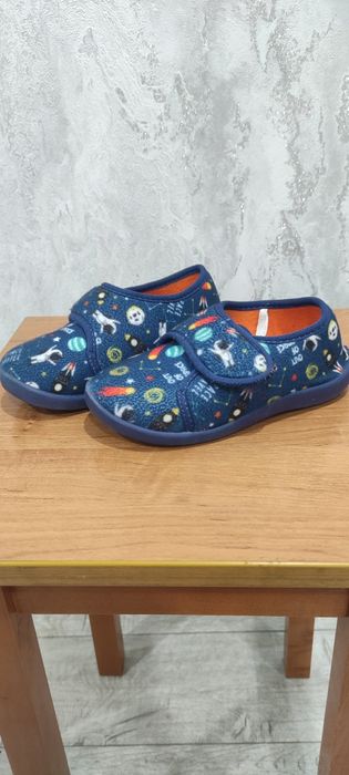 Тапочки на мальчика разные