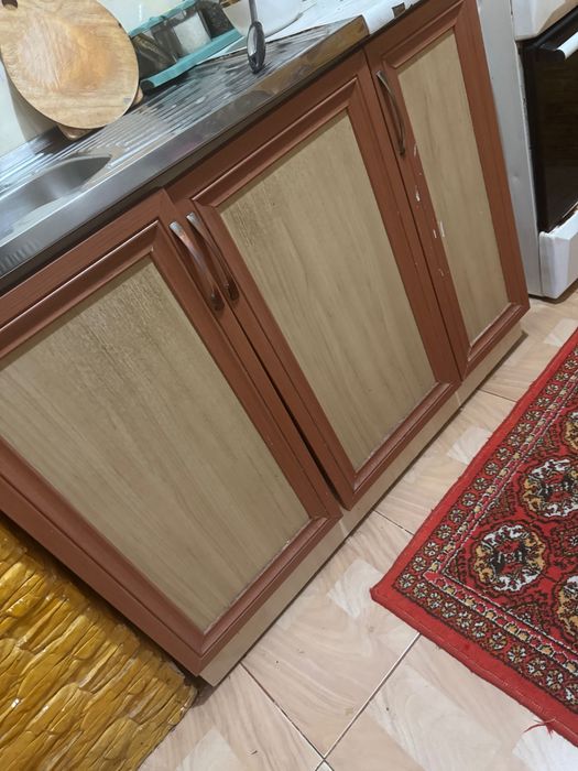 Kuxxiniy shkaf, garnitur sotiladi nafxi 300 (b/u) holati yaxshi