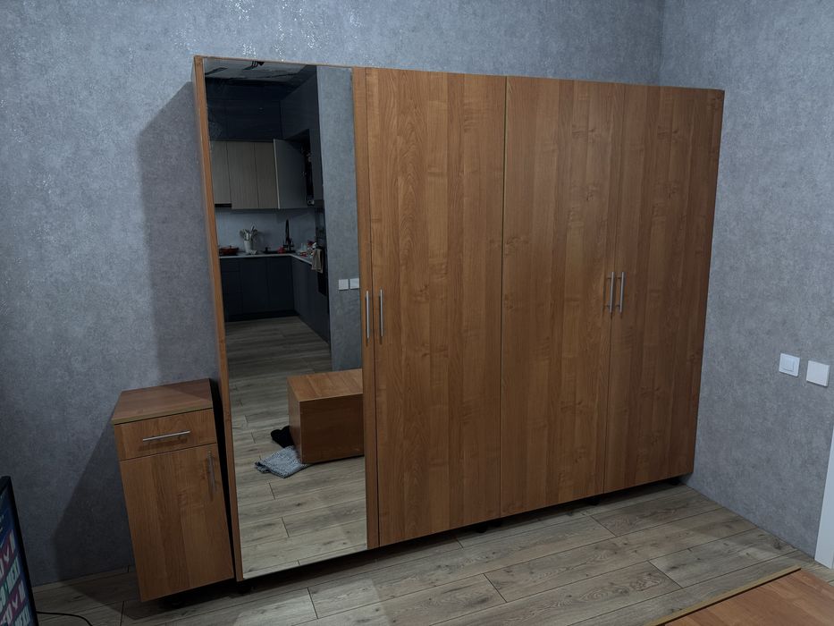 Продам широкий шкаф