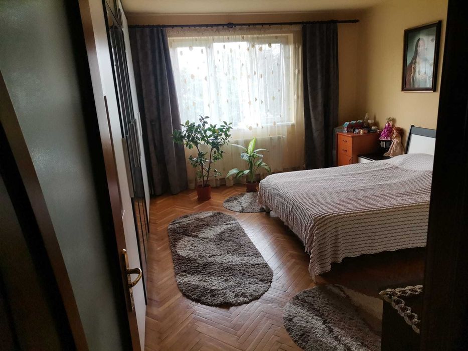 Vand apartament cu 4 camere, strada Imparatul Traian, aproape de Policlinica