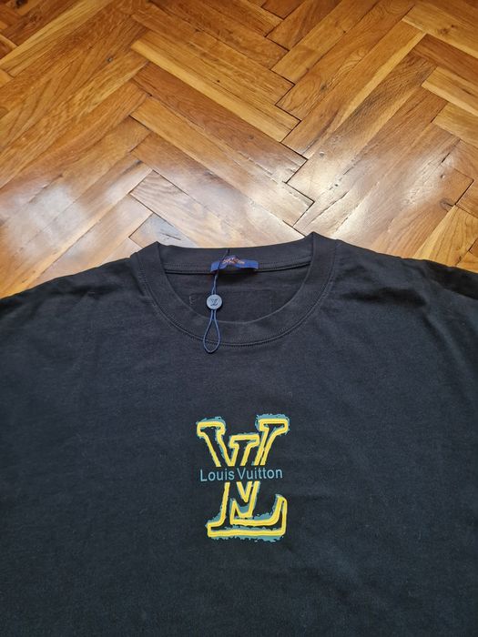 Страхотна мъжка тениска L V  размер 2XL / XL, нова без етикет