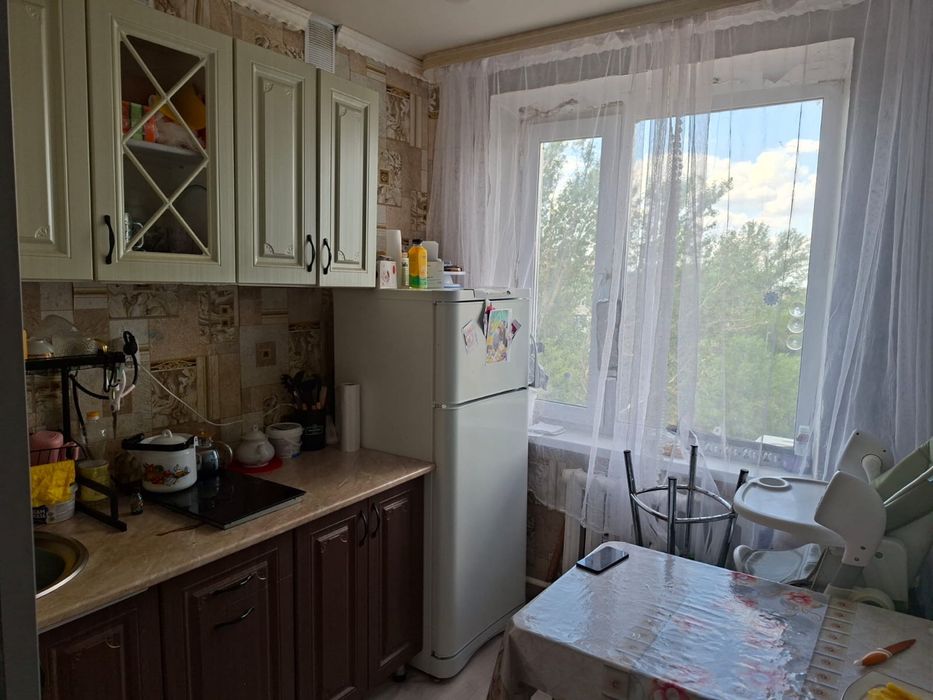 Продаётся 2 комнатная квартира  г Абае 3мик 15 дом