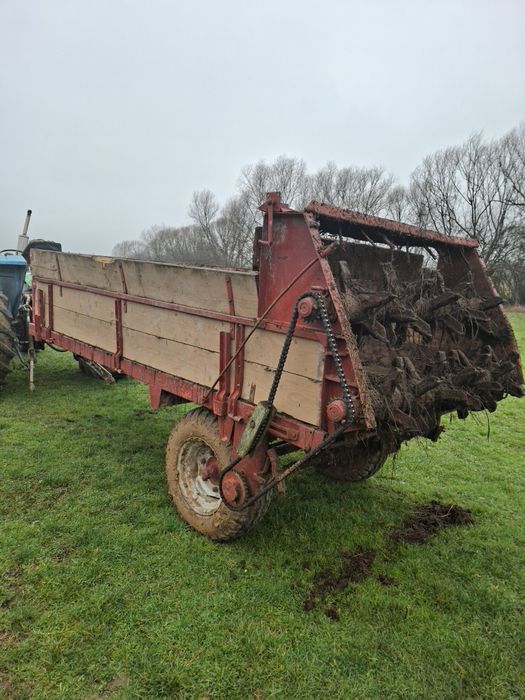 Vând diverse tractor ,mig gunoi ,compresor,landini ,steyr