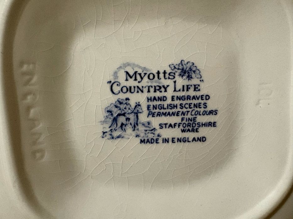 Myotts country life-сосиера с вградена чиния .ръчно рисувана.