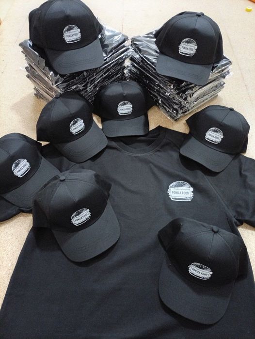 Futbolka polo S logotipom