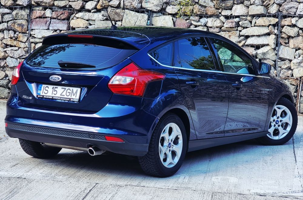 FORD Focus 2011 — imagine 5