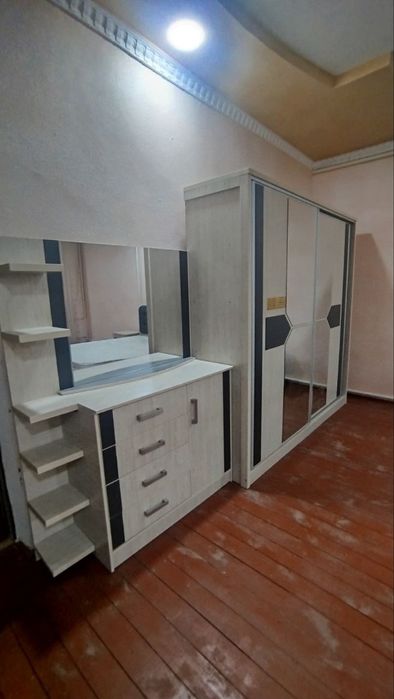 Spalniy garnitur sotiladi