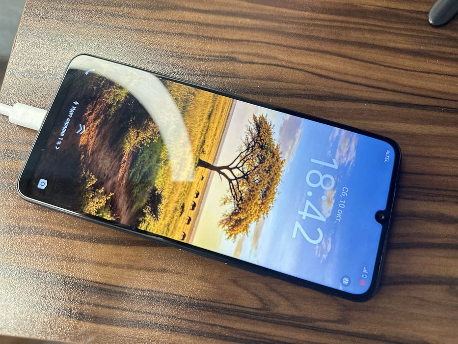 Продам телефон VIVO Y04 срочно