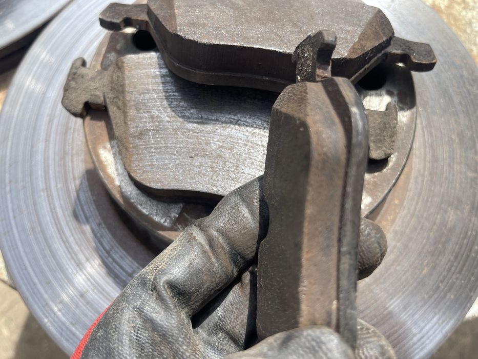 Vand discuri si placute brembo bmw e90