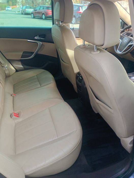 Opel Insignia 2.0 CDTI • Diesel • Automată • 2010 • Berlină