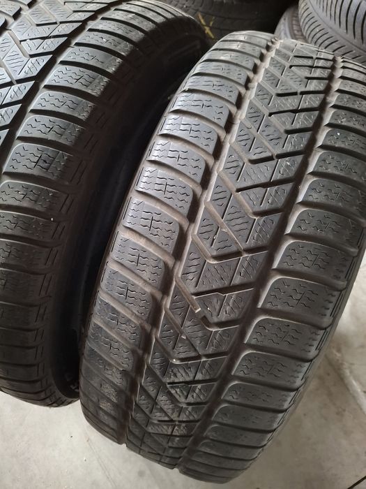 2 Anvelope  de iarnă 235 55 r17 Pirelli