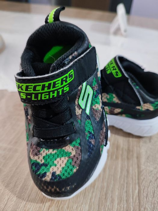 Vând pantofi sport Skechers baby