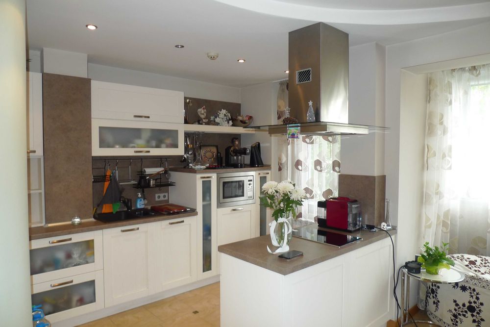 Медицинска академия тристаен, обзаведен, с асансьор