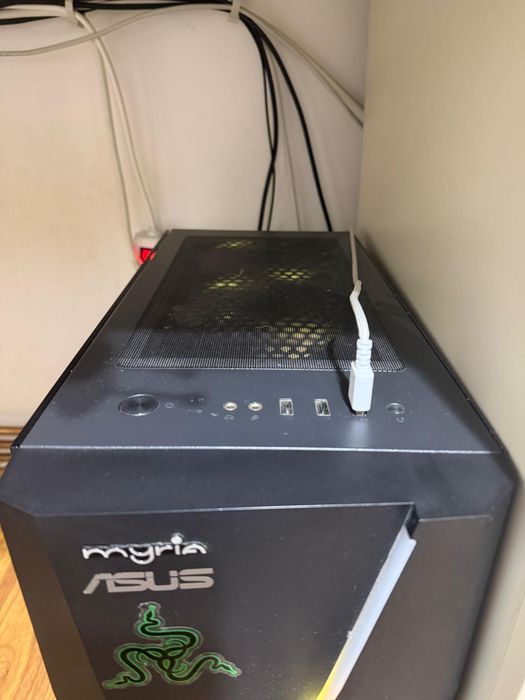 Pc de gaming Asus - in stare buna