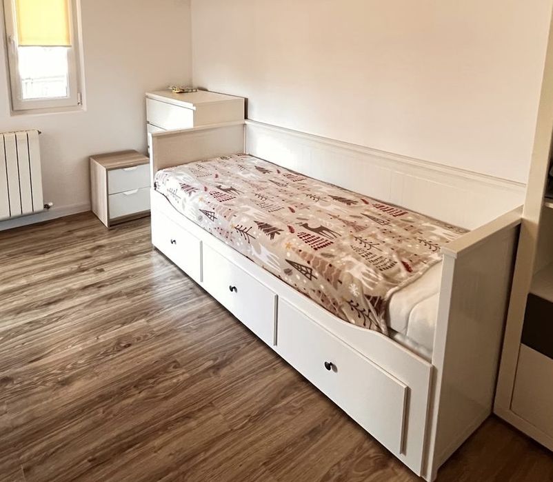 Divan Hemnes Ikea 3 sertare alb + Saltele spuma Afjall