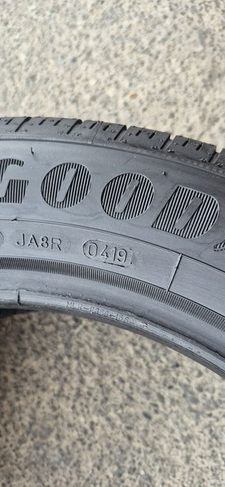 2 anvelope vara noi Goodyear 205/55/17.Pretul este pe bucata.