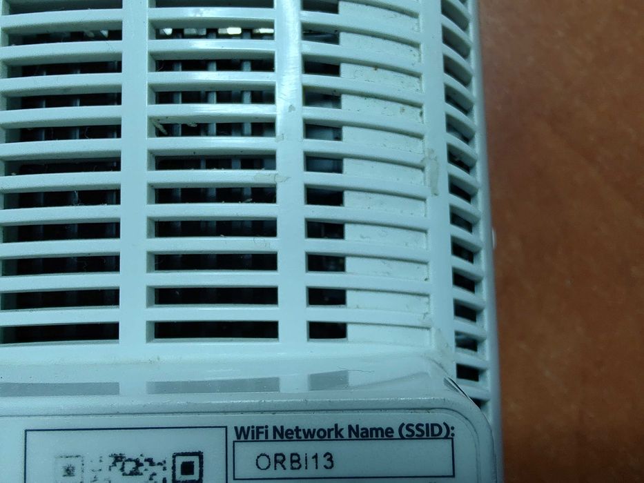 Sistem Mesh Wi-Fi Tri-Band Netgear Orbi Router RBR40 Satelit RBW30