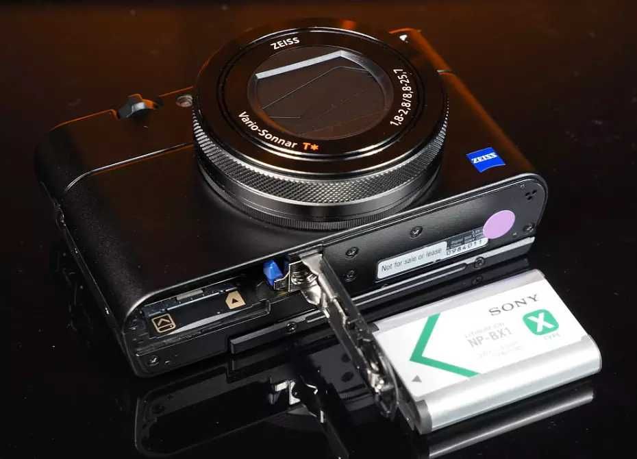 Sony RX100 Mark V + husă + baterie originală