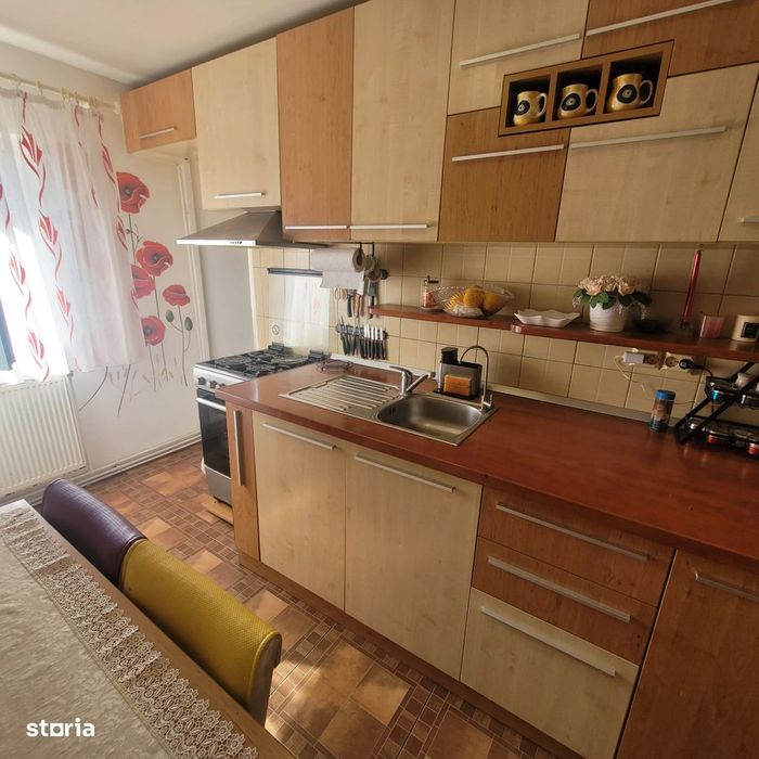 De vanzare apartament cu 4 camere Bld Grivitei